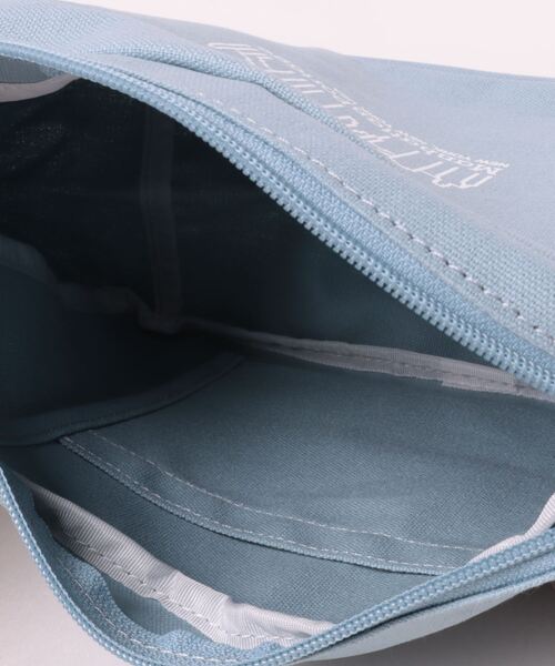 Manhattan Portage(マンハッタンポーテージ)の「Daisy Shoulder Bag Canvas Lite 24(ショルダーバッグ・レディース・ブルー/ナチュラル・X-SMALL)」の17枚目の写真