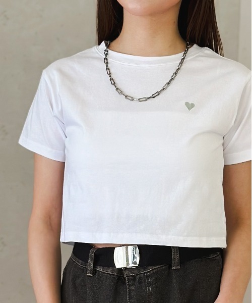 Per sist ence(パーシエンス)の「ショート丈ハート箔プリントTシャツ(Tシャツ/カットソー・レディース・ホワイト×ゴールド/ホワイト×シルバー/ブラック×シルバー/ブラック×ゴールド・FREE)」の1枚目の写真