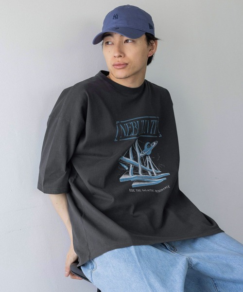 LOWRYS FARM(ローリーズファーム)の「カコウバンドTSS 114360(Tシャツ/カットソー・メンズ・ブラック/アイボリー/ブラック系その他2/ブラック系その他/エンジ・MEDIUM/LARGE)」の3枚目の写真