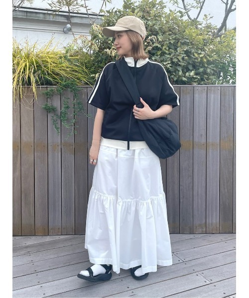 Right-on(ライトオン)の「Other(ソノタ)半袖トラックジャケット(カーディガン/ボレロ・レディース・ブラック/オフホワイト・M/L)」の2枚目の写真