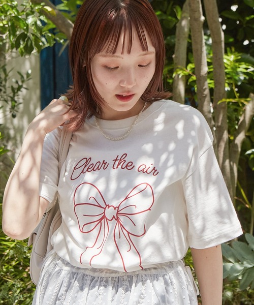 w closet(ダブルクローゼット)の「リボンプリントTEE(Tシャツ/カットソー・レディース・オートミール/スミクロ/オフホワイト・FREE)」の2枚目の写真