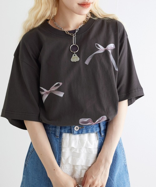w closet(ダブルクローゼット)の「リボンプリントTEE(Tシャツ/カットソー・レディース・オートミール/スミクロ/オフホワイト・FREE)」の3枚目の写真