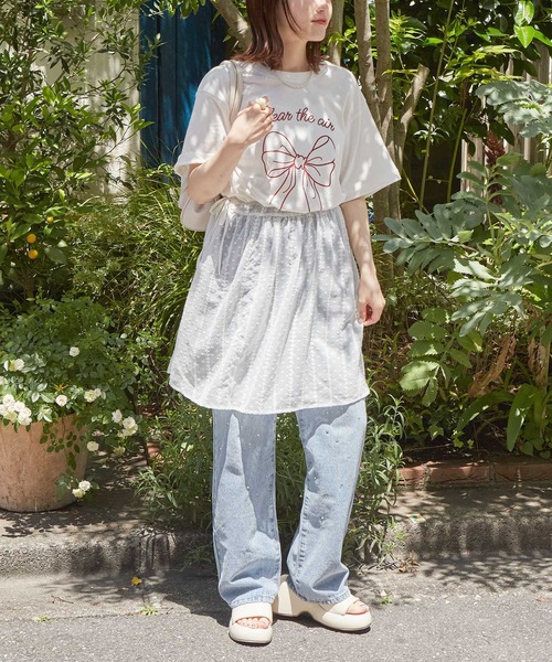 w closet(ダブルクローゼット)の「リボンプリントTEE(Tシャツ/カットソー・レディース・オートミール/スミクロ/オフホワイト・FREE)」の4枚目の写真