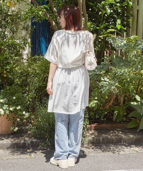 w closet(ダブルクローゼット)の「リボンプリントTEE(Tシャツ/カットソー・レディース・オートミール/スミクロ/オフホワイト・FREE)」の6枚目の写真