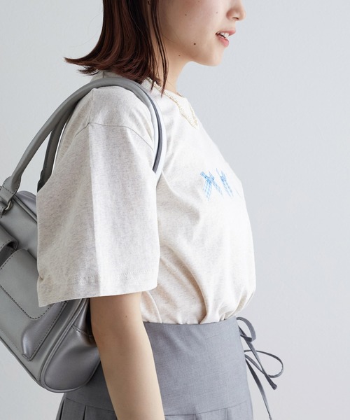 w closet(ダブルクローゼット)の「リボンプリントTEE(Tシャツ/カットソー・レディース・オートミール/スミクロ/オフホワイト・FREE)」の21枚目の写真