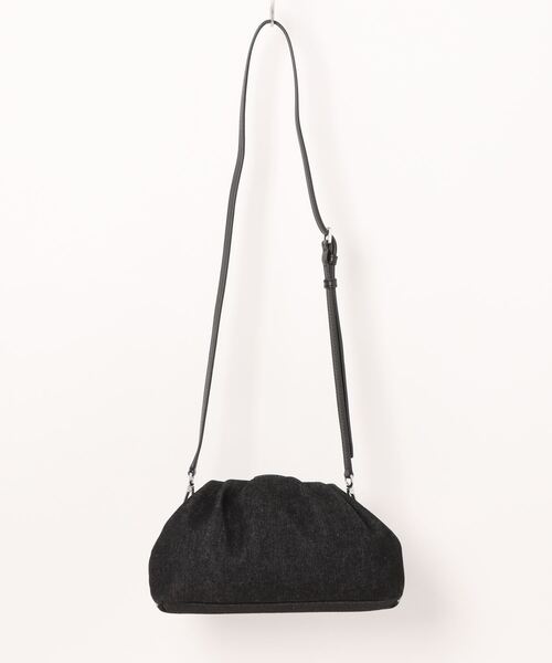 MICHAEL KORS（マイケルコース）の「NOLA チェーン クラッチ スモール（クラッチバッグ・レディース・ブラック・FREE）」の2枚目の写真