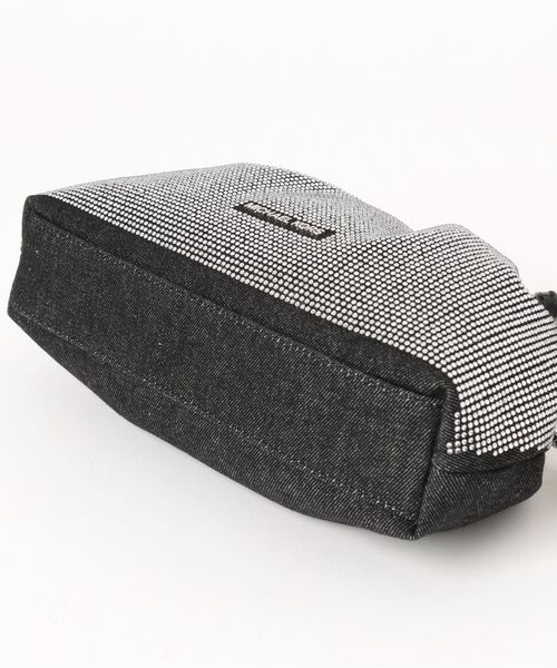 MICHAEL KORS（マイケルコース）の「NOLA チェーン クラッチ スモール（クラッチバッグ・レディース・ブラック・FREE）」の3枚目の写真