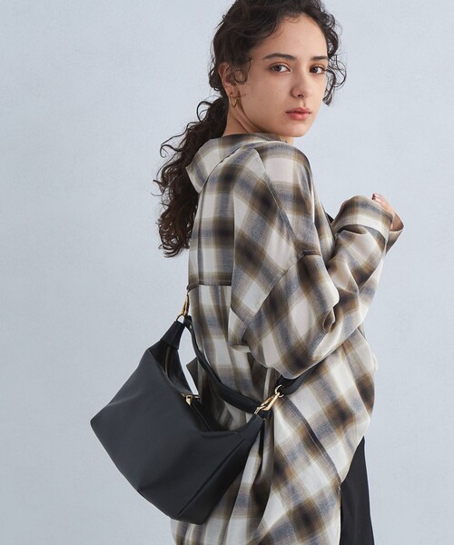 green label relaxing(グリーンレーベルリラクシング)の「<PRATO MADE IN ITALY>ワンハンドル バッグ(ショルダーバッグ・レディース・ベージュ/コバルトブルー/ブラック・FREE)」の2枚目の写真