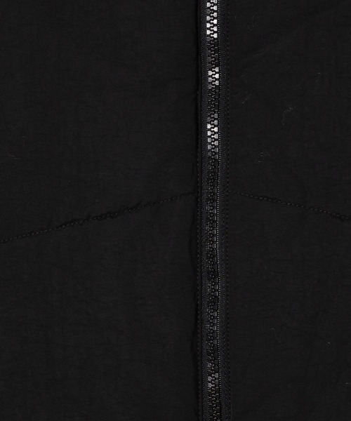 YOEL(ヨエル)の「YOEL - Nylon padded vest / ナイロンパデットベスト(ベスト・メンズ・テラコッタ/ブラック・MEDIUM/LARGE)」の5枚目の写真
