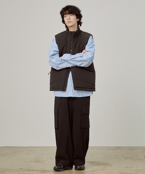 YOEL(ヨエル)の「YOEL - Nylon padded vest / ナイロンパデットベスト(ベスト・メンズ・テラコッタ/ブラック・MEDIUM/LARGE)」の22枚目の写真