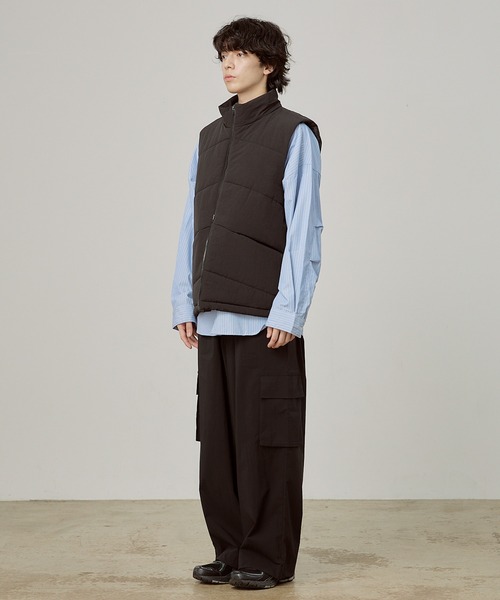 YOEL(ヨエル)の「YOEL - Nylon padded vest / ナイロンパデットベスト(ベスト・メンズ・テラコッタ/ブラック・MEDIUM/LARGE)」の19枚目の写真