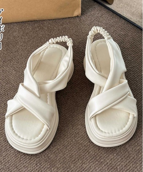 AMELY（エミリー）の「クロスベルト厚底サンダル（サンダル・レディース・カーキ/ブラック/アイボリー・39/38/37/36/35/40）」の11枚目の写真