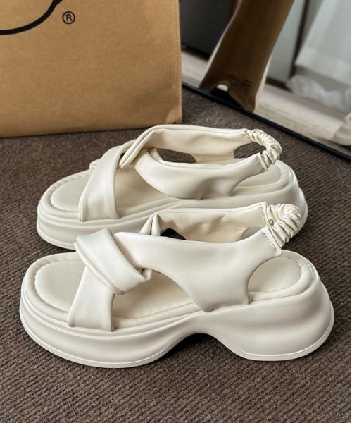 AMELY（エミリー）の「クロスベルト厚底サンダル（サンダル・レディース・カーキ/ブラック/アイボリー・39/38/37/36/35/40）」の10枚目の写真