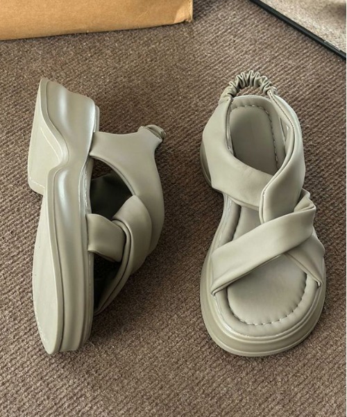 AMELY（エミリー）の「クロスベルト厚底サンダル（サンダル・レディース・カーキ/ブラック/アイボリー・39/38/37/36/35/40）」の8枚目の写真