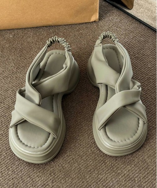 AMELY（エミリー）の「クロスベルト厚底サンダル（サンダル・レディース・カーキ/ブラック/アイボリー・39/38/37/36/35/40）」の7枚目の写真