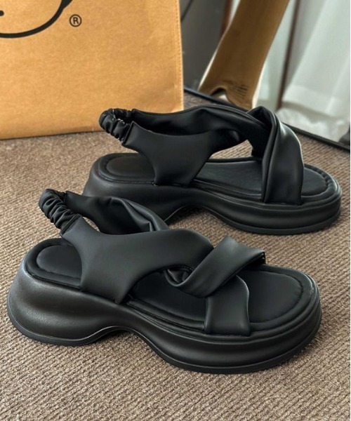AMELY（エミリー）の「クロスベルト厚底サンダル（サンダル・レディース・カーキ/ブラック/アイボリー・39/38/37/36/35/40）」の4枚目の写真
