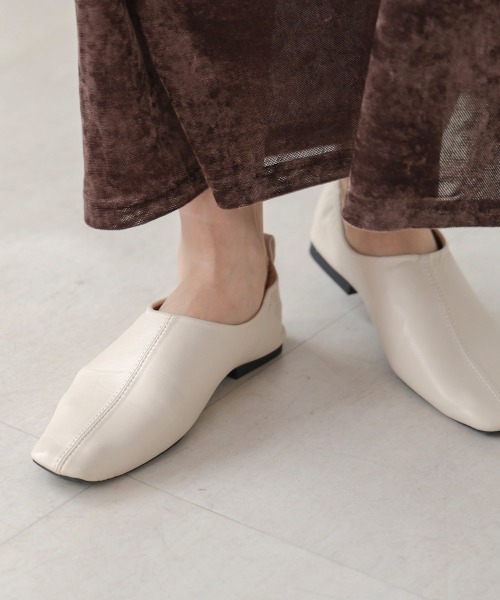 Bab（バブ）の「スクエアトゥシューズ（パンプス・レディース・アイボリー/ブラック/ブラウン・37/38）」の4枚目の写真