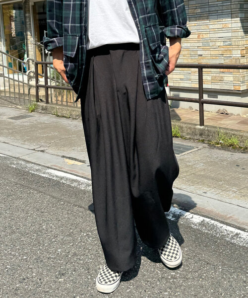 A16669 美品 スーパーノヴァ マルチタック ワイドスラックス 黒M