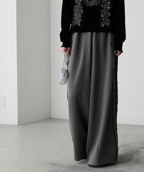 forksy.（フォルクシー）の「【forksy.】レースシアーラインワイドトラックパンツ/ジャージ（その他パンツ・レディース・ネイビー/ベージュ/チャコール/レッド・FREE）」の7枚目の写真