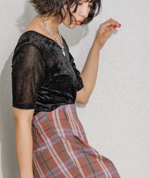 PAGEBOY(ページボーイ)の「シアーベロアルーズネックショートスリーブ(Tシャツ/カットソー・レディース・モカ/ブラウン/オフホワイト/ブラック・FREE)」の2枚目の写真