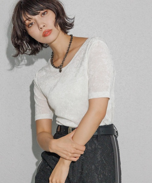 PAGEBOY(ページボーイ)の「シアーベロアルーズネックショートスリーブ(Tシャツ/カットソー・レディース・モカ/ブラウン/オフホワイト/ブラック・FREE)」の16枚目の写真