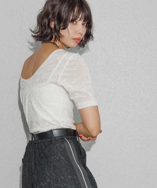 PAGEBOY(ページボーイ)の「シアーベロアルーズネックショートスリーブ(Tシャツ/カットソー・レディース・モカ/ブラウン/オフホワイト/ブラック・FREE)」の18枚目の写真