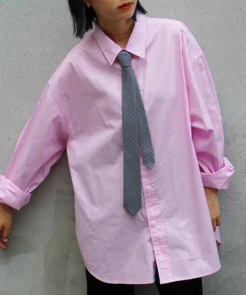 WHIMSIC（ウィムジック）の「【UNISEX】ネクタイ付きレギュラーカラ―シャツ（シャツ/ブラウス・レディース・ブルー/ピンク/ベージュ・FREE）」の3枚目の写真
