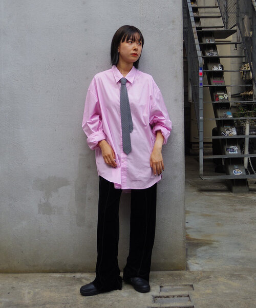 WHIMSIC（ウィムジック）の「【UNISEX】ネクタイ付きレギュラーカラ―シャツ（シャツ/ブラウス・レディース・ブルー/ピンク/ベージュ・FREE）」の22枚目の写真