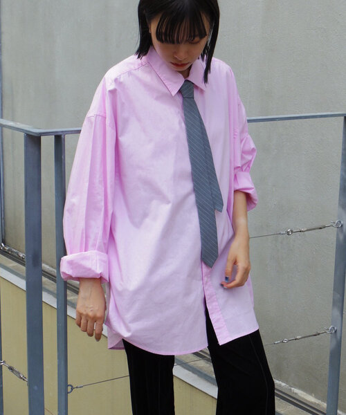 WHIMSIC（ウィムジック）の「【UNISEX】ネクタイ付きレギュラーカラ―シャツ（シャツ/ブラウス・レディース・ブルー/ピンク/ベージュ・FREE）」の21枚目の写真