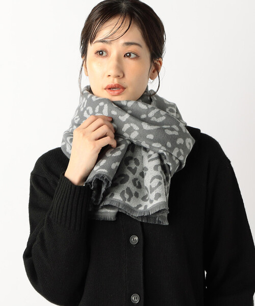 MONO　COMME CA（モノコムサ）の「レオパード柄ストール（ストール/ショール・レディース・ベージュ/グレー・FREE）」の4枚目の写真