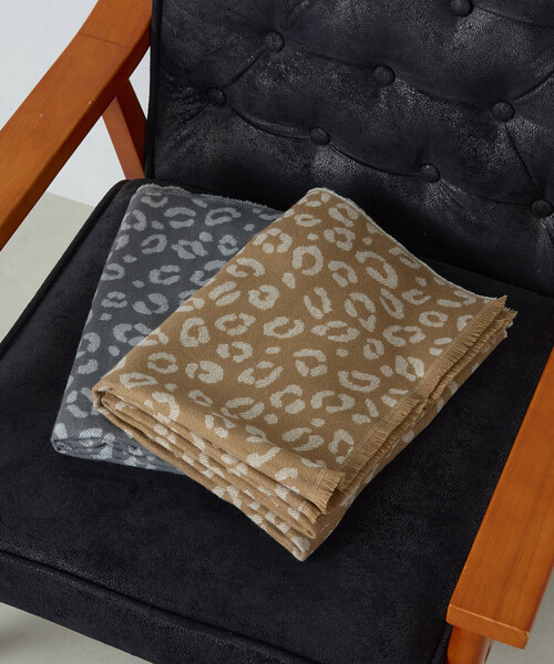 MONO　COMME CA（モノコムサ）の「レオパード柄ストール（ストール/ショール・レディース・ベージュ/グレー・FREE）」の5枚目の写真