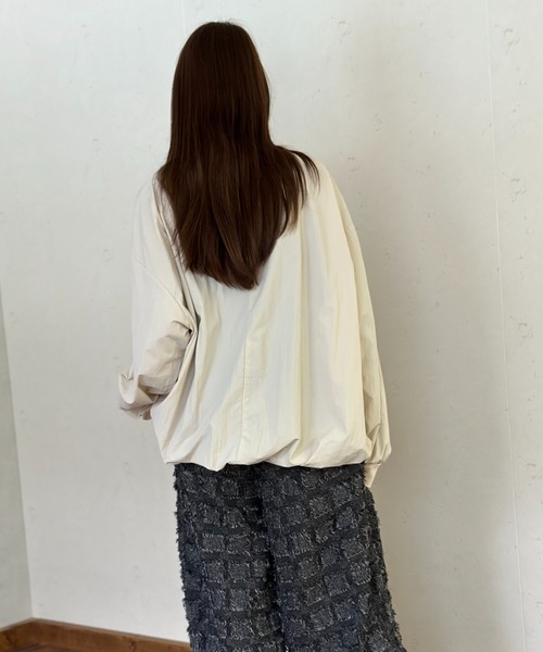 Per sist ence（パーシエンス）の「ナイロンVネックプリントプルオーバー（Tシャツ/カットソー・レディース・グレー/ブラック/アイボリー・FREE）」の6枚目の写真