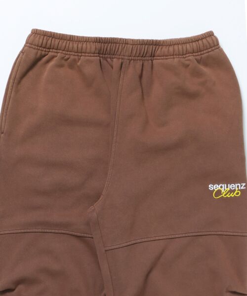 【SEQUENZ（シークエンズ）】DOUBLE KNEE WASHED SWEAT PANTS / スノーウォッシュ加工 刺繍 オーバーサイズ ヴィンテージライク 刺繍 裏起毛 【セットアップ対応】（スウェットパンツ）｜SEQUENZ（シークエンズ）