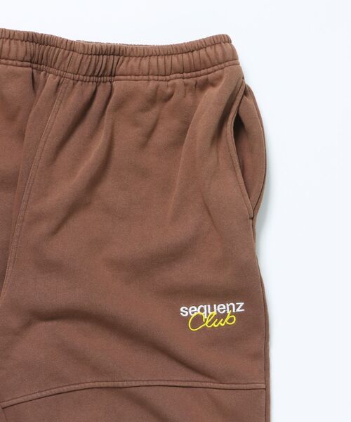 【SEQUENZ（シークエンズ）】DOUBLE KNEE WASHED SWEAT PANTS / スノーウォッシュ加工 刺繍 オーバーサイズ ヴィンテージライク 刺繍 裏起毛 【セットアップ対応】（スウェットパンツ）｜SEQUENZ（シークエンズ）
