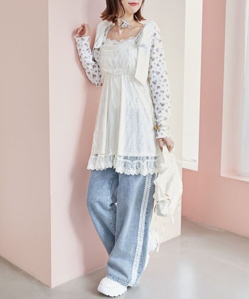 MAJESTIC LEGON（マジェスティックレゴン）の「ローズモチーフ付き長袖トップス（Tシャツ/カットソー・レディース・ホワイト系その他2/ブルー系その他2/ピンク系その他2/ホワイト系その他・MEDIUM）」の21枚目の写真