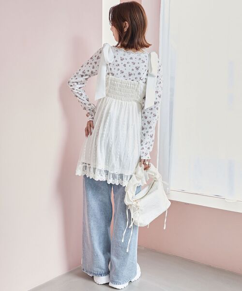 MAJESTIC LEGON（マジェスティックレゴン）の「ローズモチーフ付き長袖トップス（Tシャツ/カットソー・レディース・ホワイト系その他2/ブルー系その他2/ピンク系その他2/ホワイト系その他・MEDIUM）」の20枚目の写真