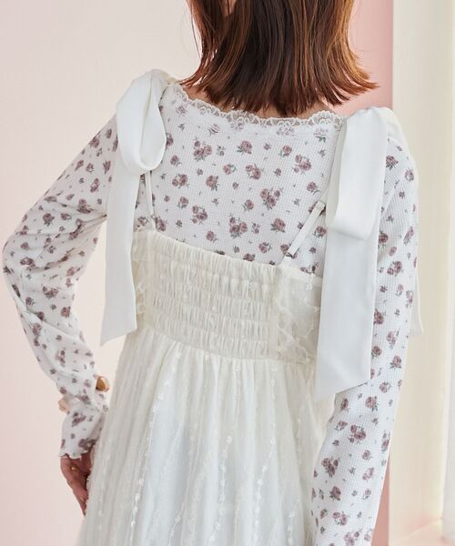 MAJESTIC LEGON（マジェスティックレゴン）の「ローズモチーフ付き長袖トップス（Tシャツ/カットソー・レディース・ホワイト系その他2/ブルー系その他2/ピンク系その他2/ホワイト系その他・MEDIUM）」の17枚目の写真