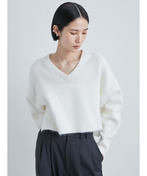 MIESROHE（ミースロエ）の「シャギーＶネックワイドニット（ニット/セーター・レディース・チャコールグレー/レッド/ホワイト・FREE）」の2枚目の写真