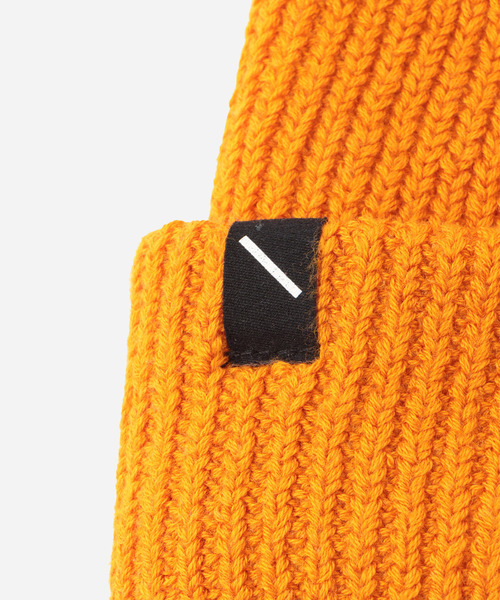 Saturdays NYC(サタデーズ ニューヨークシティ )の「SOLID COLOR BEANIE(ニットキャップ/ビーニー・メンズ・イエロー/ネイビー/チャコールグレー・FREE)」の6枚目の写真