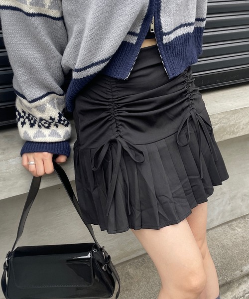 ROGER AND RAW(ロジャーアンドロウ)の「ギャザープリーツミニスカート(スカート・レディース・ブラック/グレー・SMALL/MEDIUM)」の2枚目の写真