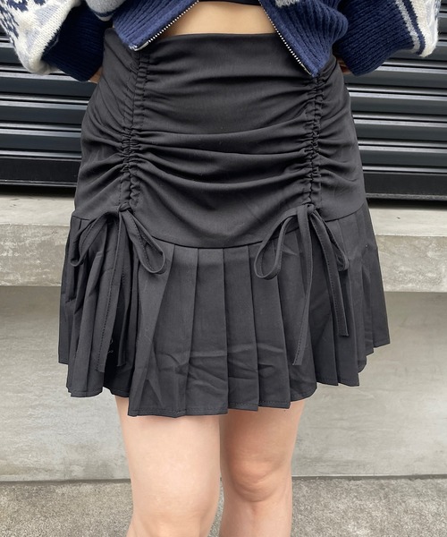 ROGER AND RAW(ロジャーアンドロウ)の「ギャザープリーツミニスカート(スカート・レディース・ブラック/グレー・SMALL/MEDIUM)」の3枚目の写真