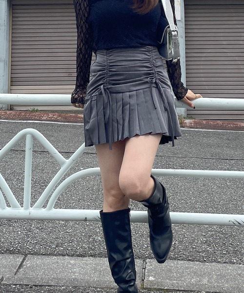 ROGER AND RAW(ロジャーアンドロウ)の「ギャザープリーツミニスカート(スカート・レディース・ブラック/グレー・SMALL/MEDIUM)」の11枚目の写真