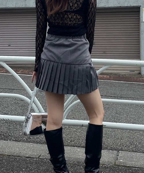 ROGER AND RAW(ロジャーアンドロウ)の「ギャザープリーツミニスカート(スカート・レディース・ブラック/グレー・SMALL/MEDIUM)」の10枚目の写真