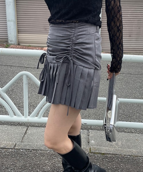 ROGER AND RAW(ロジャーアンドロウ)の「ギャザープリーツミニスカート(スカート・レディース・ブラック/グレー・SMALL/MEDIUM)」の8枚目の写真