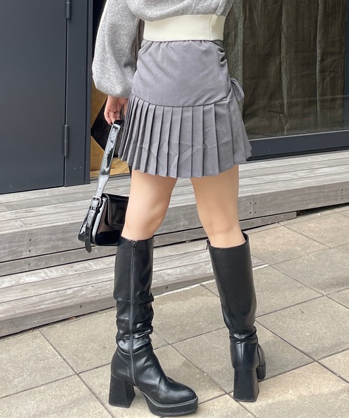 ROGER AND RAW(ロジャーアンドロウ)の「ギャザープリーツミニスカート(スカート・レディース・ブラック/グレー・SMALL/MEDIUM)」の5枚目の写真