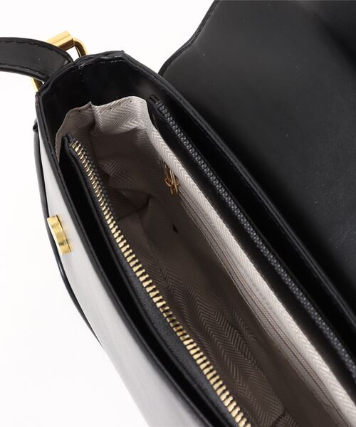 apres jour clair(アプレジュールクレア)の「【apres jour clair×ARIAZ】ウェーブフラップバッグ(ショルダーバッグ・レディース・ブラック/ダークブラウン・FREE)」の8枚目の写真