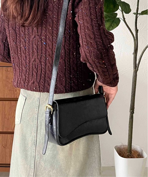 apres jour clair(アプレジュールクレア)の「【apres jour clair×ARIAZ】ウェーブフラップバッグ(ショルダーバッグ・レディース・ブラック/ダークブラウン・FREE)」の12枚目の写真