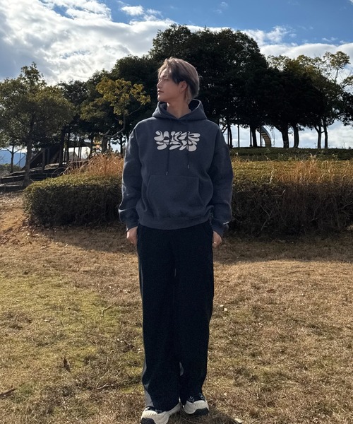 INTER FACTORY（インターファクトリー）の「たいりんカップル - チャーム付きオーバーサイズパーカー made in INTERFACTORY（パーカー・レディース・ホワイト/ブラック/ネイビー・LARGE/MEDIUM）」の18枚目の写真