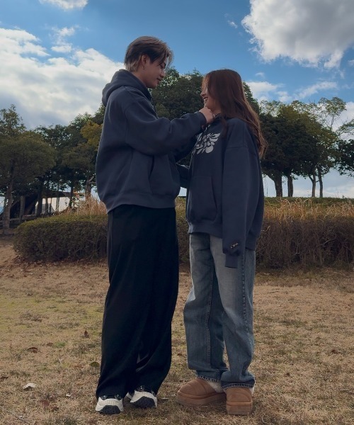 INTER FACTORY（インターファクトリー）の「たいりんカップル - チャーム付きオーバーサイズパーカー made in INTERFACTORY（パーカー・レディース・ホワイト/ブラック/ネイビー・LARGE/MEDIUM）」の19枚目の写真