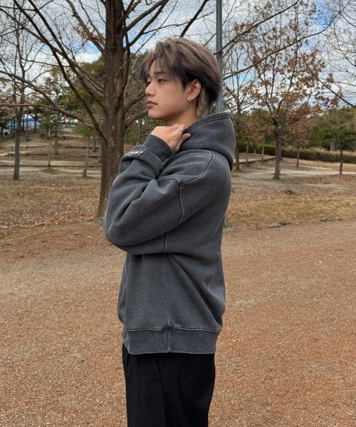 INTER FACTORY（インターファクトリー）の「たいりんカップル - チャーム付きオーバーサイズパーカー made in INTERFACTORY（パーカー・レディース・ホワイト/ブラック/ネイビー・LARGE/MEDIUM）」の9枚目の写真